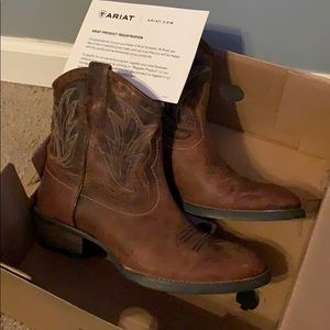 Ariat women’s “Billie” size 7. Color: Sassy brown
